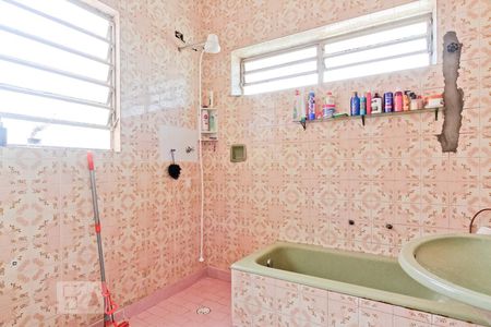 Casa à venda com 160m², 6 quartos e 6 vagas Casa à venda com 160m², 6 quartos e 6 vagasBanheiro da Suíte 2