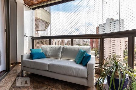 Sacada de apartamento à venda com 4 quartos, 240m² em Campo Belo, São Paulo