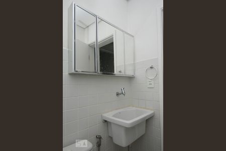Banheiro de kitnet/studio para alugar com 1 quarto, 25m² em Barra Funda, São Paulo