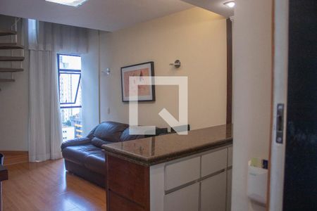 Sala de kitnet/studio para alugar com 1 quarto, 42m² em Funcionários, Belo Horizonte