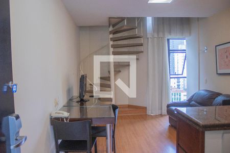 Sala de kitnet/studio para alugar com 1 quarto, 42m² em Funcionários, Belo Horizonte
