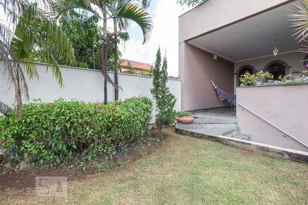 Casa para alugar com 460m², 4 quartos e 6 vagas Casa para alugar com 460m², 4 quartos e 6 vagasÁrea comum