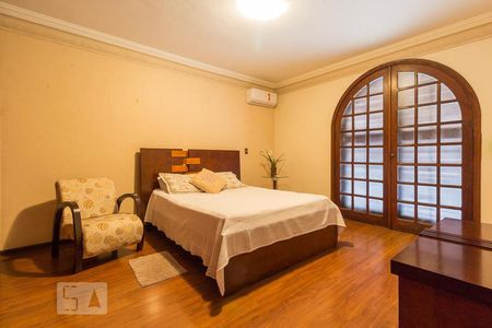 Casa para alugar com 460m², 4 quartos e 6 vagas Casa para alugar com 460m², 4 quartos e 6 vagassuíte