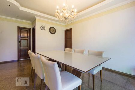 Casa para alugar com 460m², 4 quartos e 6 vagas Casa para alugar com 460m², 4 quartos e 6 vagasSala de Jantar