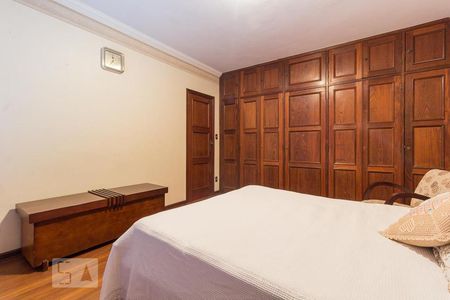 Casa para alugar com 460m², 4 quartos e 6 vagas Casa para alugar com 460m², 4 quartos e 6 vagassuíte