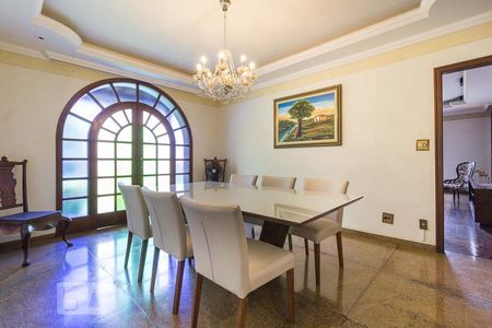 Casa para alugar com 460m², 4 quartos e 6 vagas Casa para alugar com 460m², 4 quartos e 6 vagasSala de Jantar