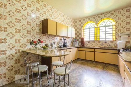 Casa para alugar com 460m², 4 quartos e 6 vagas Casa para alugar com 460m², 4 quartos e 6 vagasCozinha