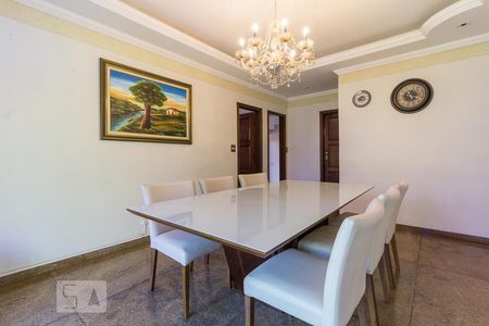 Casa para alugar com 460m², 4 quartos e 6 vagas Casa para alugar com 460m², 4 quartos e 6 vagasSala de Jantar