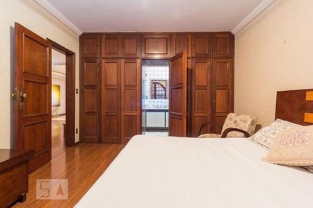 Casa para alugar com 460m², 4 quartos e 6 vagas Casa para alugar com 460m², 4 quartos e 6 vagassuíte