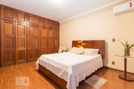 Casa para alugar com 460m², 4 quartos e 6 vagas Casa para alugar com 460m², 4 quartos e 6 vagassuíte