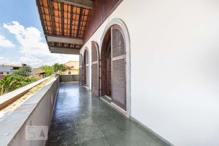 Casa para alugar com 460m², 4 quartos e 6 vagas Casa para alugar com 460m², 4 quartos e 6 vagasvaranda suíte