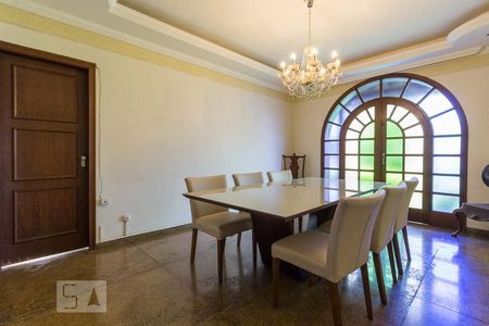 Casa para alugar com 460m², 4 quartos e 6 vagas Casa para alugar com 460m², 4 quartos e 6 vagasSala de Jantar