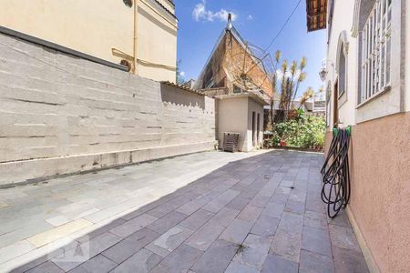 Casa para alugar com 460m², 4 quartos e 6 vagas Casa para alugar com 460m², 4 quartos e 6 vagasÁrea comum