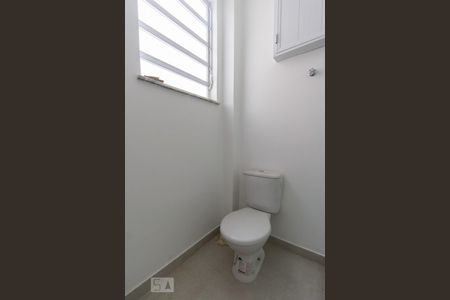 Banheiro de kitnet/studio para alugar com 1 quarto, 35m² em Centro, Rio de Janeiro