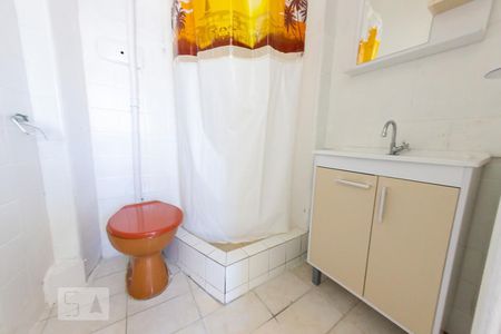 Banheiro de kitnet/studio à venda com 1 quarto, 40m² em Centro Histórico, Porto Alegre