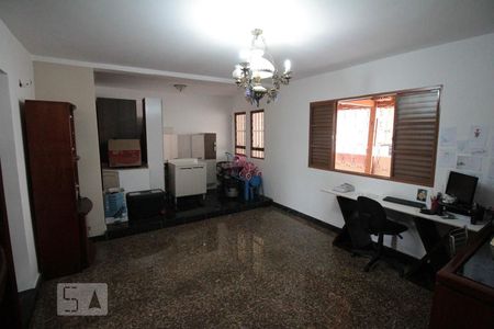 Sala de casa à venda com 3 quartos, 360m² em Jardim Trevo, Jundiaí