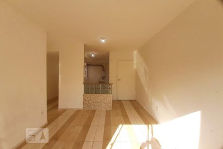 Sala de apartamento para alugar com 1 quarto, 70m² em Del Castilho, Rio de Janeiro