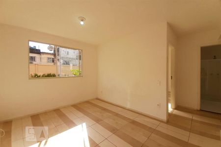 Sala de apartamento para alugar com 1 quarto, 70m² em Del Castilho, Rio de Janeiro