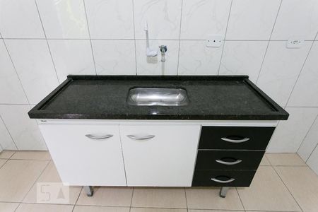 Cozinha de casa para alugar com 1 quarto, 40m² em Jardim Teresa, São Paulo