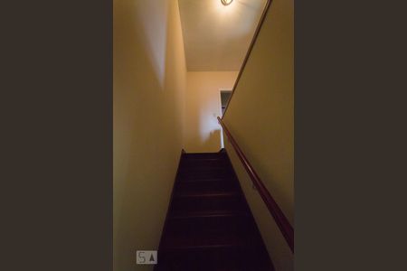 Escada de casa à venda com 3 quartos, 180m² em Vila Moinho Velho, São Paulo