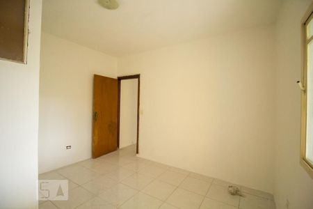 Quarto 2 de casa para alugar com 2 quartos, 62m² em Parque Maria Domitila, São Paulo