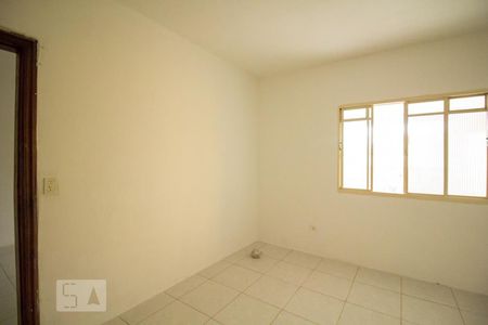 Quarto 2 de casa para alugar com 2 quartos, 62m² em Parque Maria Domitila, São Paulo