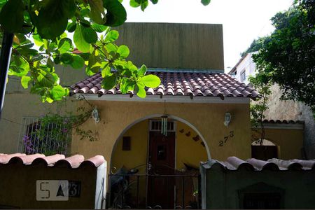 Fachada de casa à venda com 3 quartos, 220m² em Vila Isabel, Rio de Janeiro