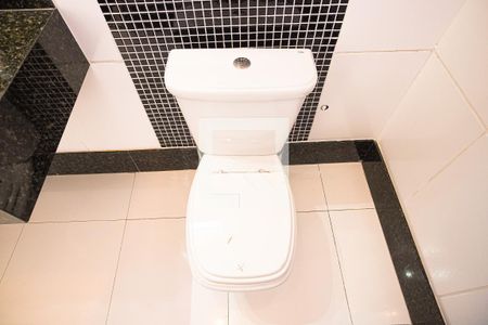 Apartamento à venda com 180m², 4 quartos e 2 vagas Apartamento à venda com 180m², 4 quartos e 2 vagasBanheiro 3