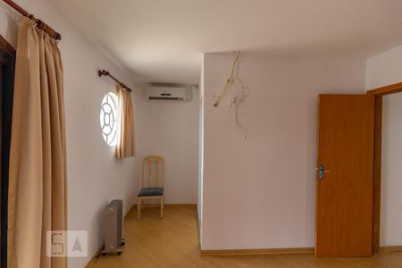 Suíte  de casa para alugar com 3 quartos, 200m² em Jardim Luanda, São Paulo