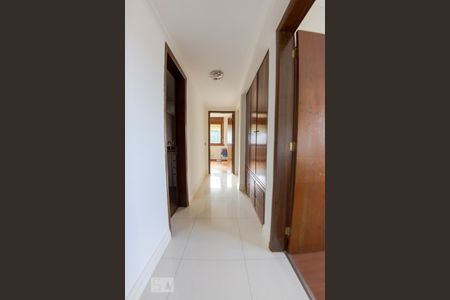 Corredor de apartamento à venda com 4 quartos, 110m² em Rio Branco, Porto Alegre