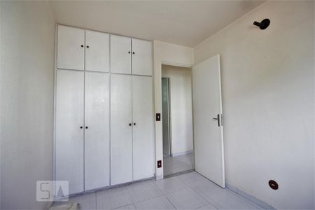 Quarto 2 de apartamento para alugar com 2 quartos, 50m² em Parque Pinheiros, Taboão da Serra