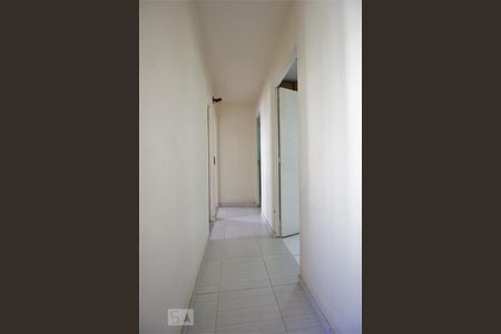 Corredor de apartamento para alugar com 2 quartos, 50m² em Parque Pinheiros, Taboão da Serra