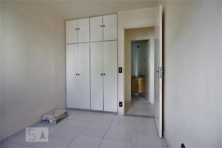 Quarto 2 de apartamento para alugar com 2 quartos, 50m² em Parque Pinheiros, Taboão da Serra