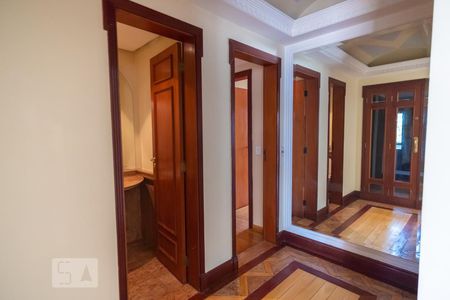 Hall de Entrada de apartamento para alugar com 5 quartos, 240m² em Cambuí, Campinas