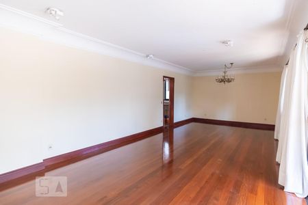 Sala de apartamento para alugar com 5 quartos, 240m² em Cambuí, Campinas