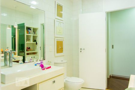 Apartamento à venda com 270m², 4 quartos e 3 vagas Apartamento à venda com 270m², 4 quartos e 3 vagasBanheiro da Suíte Master