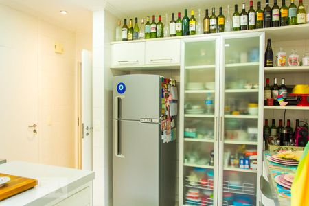 Apartamento à venda com 270m², 4 quartos e 3 vagas Apartamento à venda com 270m², 4 quartos e 3 vagasCozinha - Armários