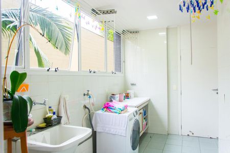 Apartamento à venda com 270m², 4 quartos e 3 vagas Apartamento à venda com 270m², 4 quartos e 3 vagasÁrea de Serviço