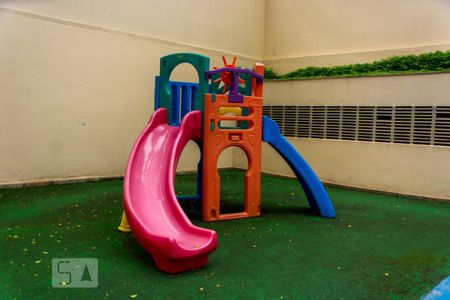 Apartamento à venda com 270m², 4 quartos e 3 vagas Apartamento à venda com 270m², 4 quartos e 3 vagasÁrea Comum - Playground