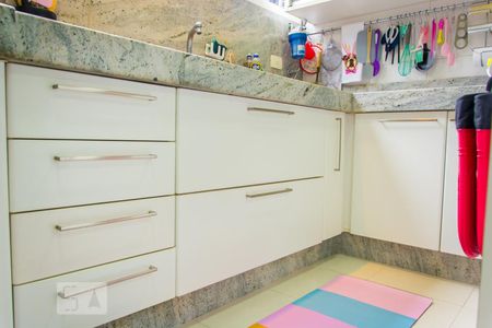 Apartamento à venda com 270m², 4 quartos e 3 vagas Apartamento à venda com 270m², 4 quartos e 3 vagasCozinha - Armários