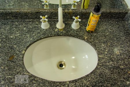 Apartamento à venda com 270m², 4 quartos e 3 vagas Apartamento à venda com 270m², 4 quartos e 3 vagasBanheiro da Suíte 2 - Pia