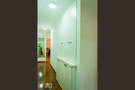 Apartamento à venda com 270m², 4 quartos e 3 vagas Apartamento à venda com 270m², 4 quartos e 3 vagasCorredor