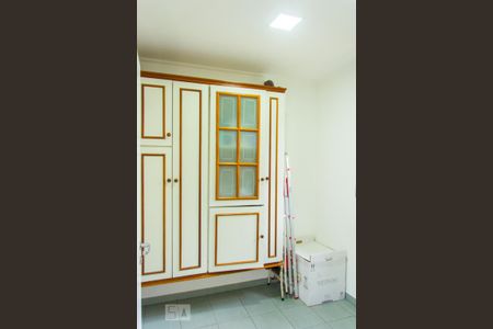 Apartamento à venda com 270m², 4 quartos e 3 vagas Apartamento à venda com 270m², 4 quartos e 3 vagasQuarto de Serviço