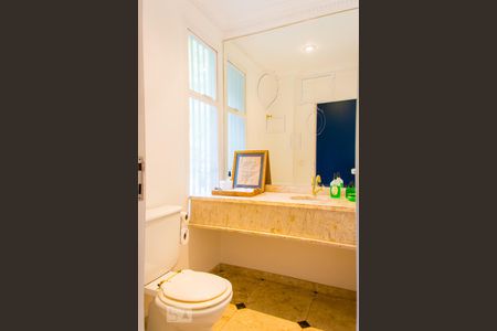 Apartamento à venda com 270m², 4 quartos e 3 vagas Apartamento à venda com 270m², 4 quartos e 3 vagasLavabo