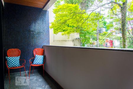 Apartamento à venda com 270m², 4 quartos e 3 vagas Apartamento à venda com 270m², 4 quartos e 3 vagasVaranda da Sala