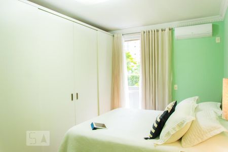 Apartamento à venda com 270m², 4 quartos e 3 vagas Apartamento à venda com 270m², 4 quartos e 3 vagasQuarto 1 - Suíte Master