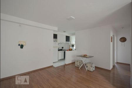 Sala de apartamento para alugar com 3 quartos, 62m² em Jardim Santa Emília, São Paulo