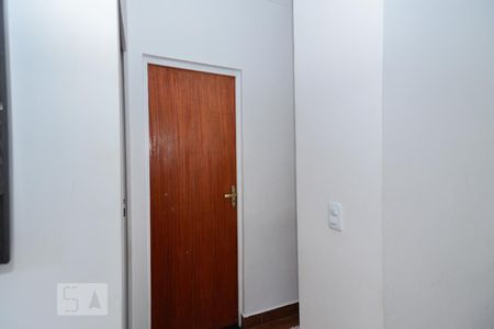 Corredor de apartamento à venda com 2 quartos, 60m² em Heliópolis, Belo Horizonte