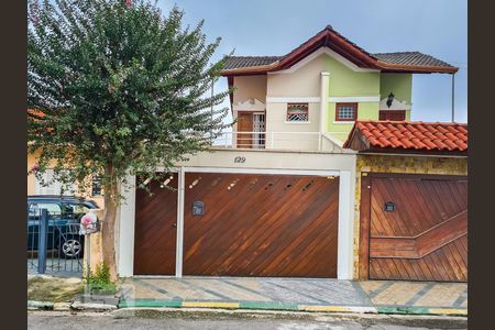 Casa à venda com 125m², 3 quartos e 4 vagas Casa à venda com 125m², 3 quartos e 4 vagasFachada
