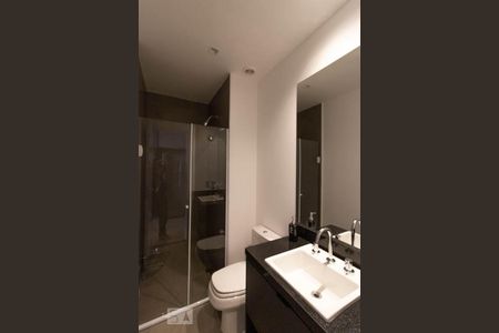 Banheiro de kitnet/studio para alugar com 1 quarto, 33m² em Pinheiros, São Paulo